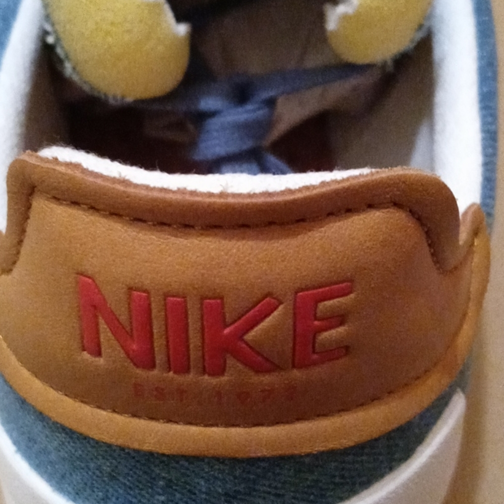 Nike - Picture 4 of 4